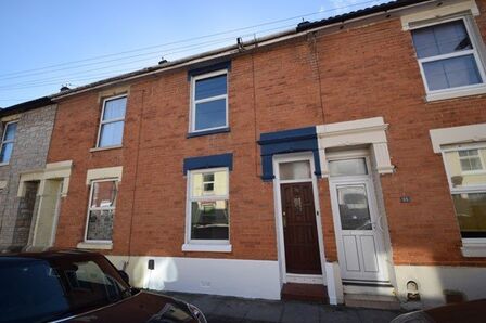 Middlesex Road, 2 bedroom Mid Terrace House for sale, £210,000