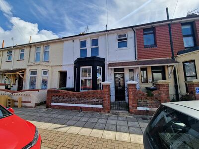3 bedroom Mid Terrace House for sale
