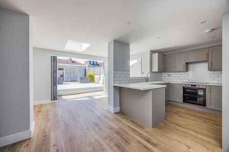 Stanley Avenue, 3 bedroom End Terrace House for sale, £359,950
