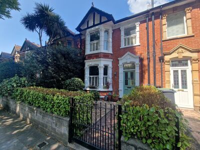 Essex Road, 4 bedroom Mid Terrace House for sale, £495,000