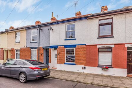 2 bedroom Mid Terrace House for sale