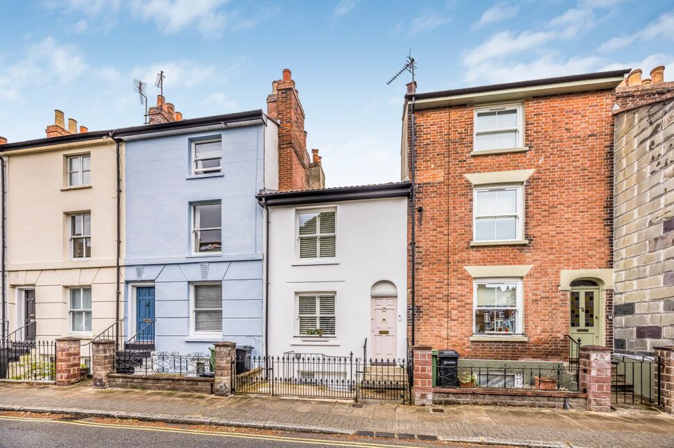 4 bedroom Mid Terrace House for sale