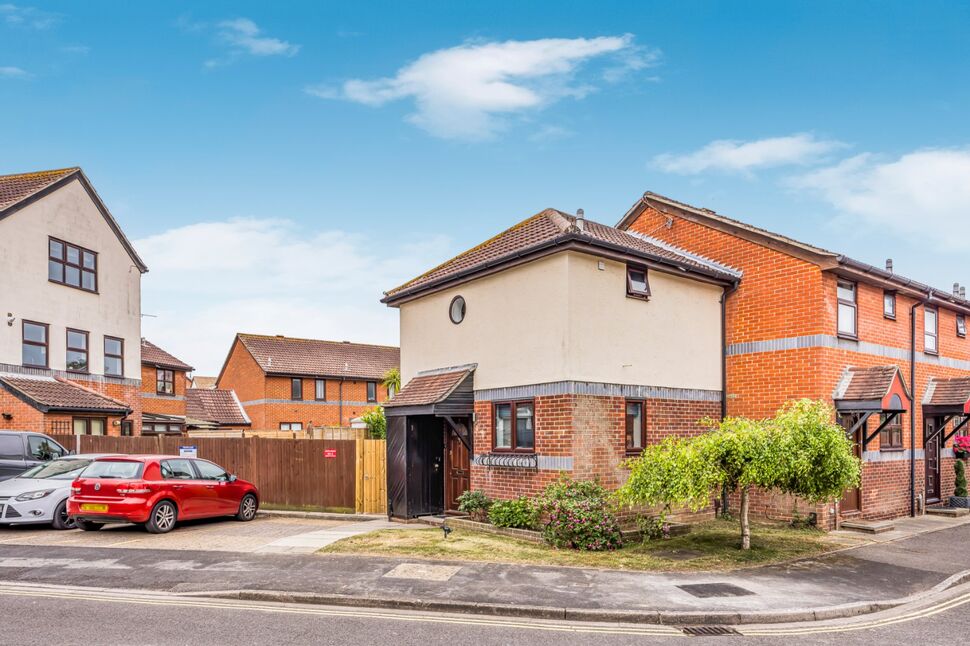Main image of 1 bedroom End Terrace House for sale, Beehive Walk, Portsmouth, Hampshire, PO1