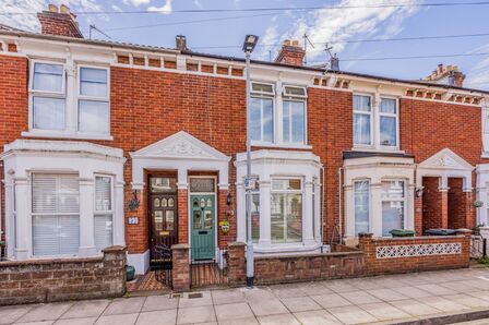 3 bedroom Mid Terrace House for sale