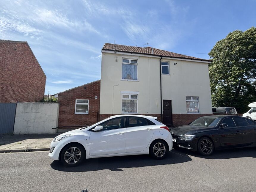 Main image of 1 bedroom Flat to rent, Locksway Road, Southsea, Hampshire, PO4