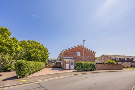Newney Close, 3 bedroom End Terrace House for sale, £325,000