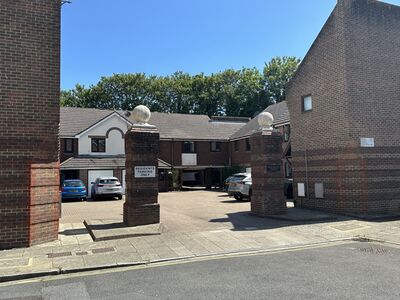 2 bedroom Mid Terrace House for sale