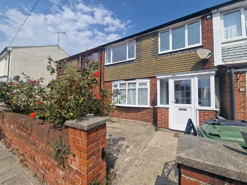 3 bedroom Mid Terrace House for sale