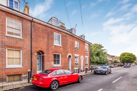 King Street, 3 bedroom Mid Terrace House for sale, £415,000