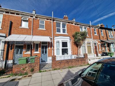 3 bedroom Mid Terrace House to rent