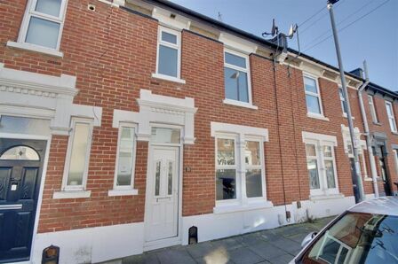 St. Anns Road, 3 bedroom Mid Terrace Property to rent, £1,450 pcm