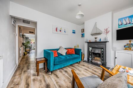 2 bedroom Mid Terrace House for sale