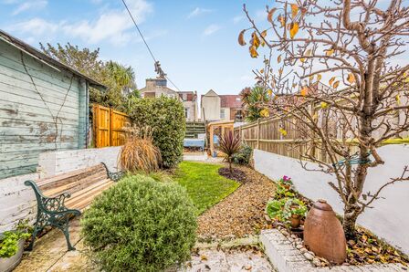 2 bedroom Mid Terrace House for sale