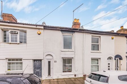 2 bedroom Mid Terrace House for sale