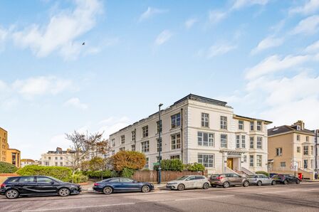 Clarence Parade, 2 bedroom  Flat for sale, £360,000