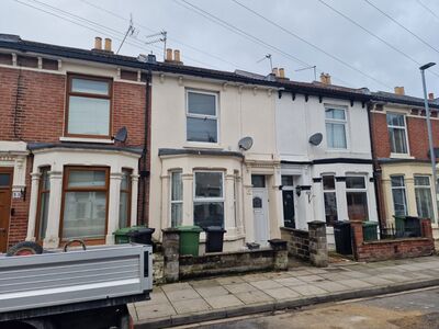 3 bedroom Mid Terrace House for sale