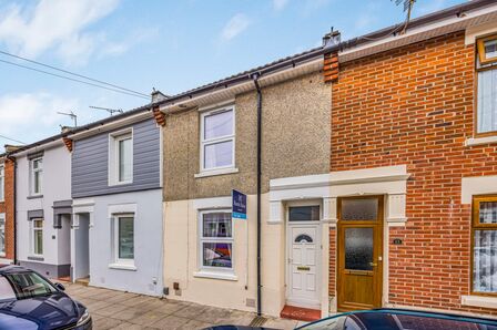 2 bedroom Mid Terrace House for sale