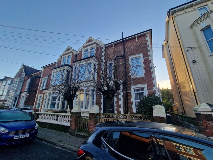 Main image of 1 bedroom Flat for sale, St. Ronans Road, Southsea, Hampshire, PO4