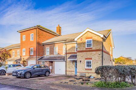 Mountbatten Square, 3 bedroom End Terrace House for sale, &pound;425,000