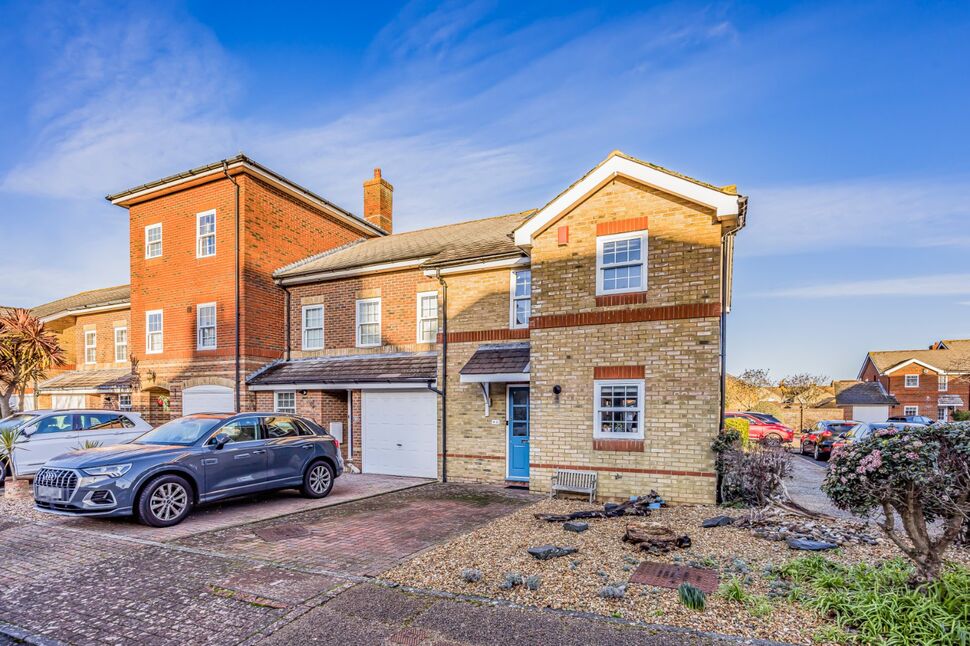 Main image of 2 bedroom End Terrace House for sale, Mountbatten Square, Southsea, Hampshire, PO4