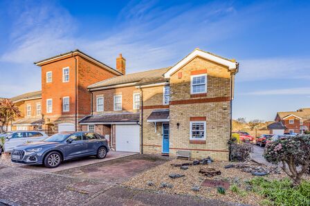 Mountbatten Square, 2 bedroom End Terrace House for sale, &pound;450,000