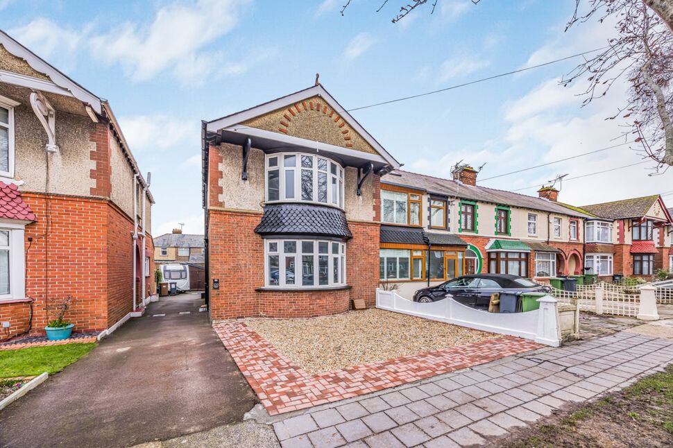 Main image of 3 bedroom End Terrace House for sale, Highbury Grove, Portsmouth, Hampshire, PO6