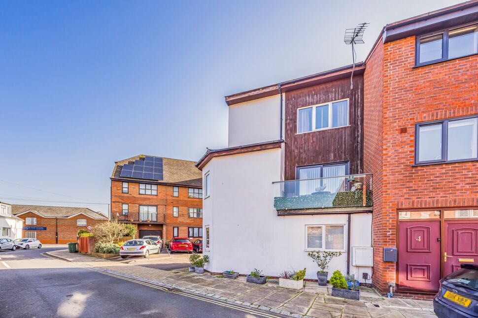 Main image of 3 bedroom End Terrace House for sale, Onslow Road, Southsea, Hampshire, PO5