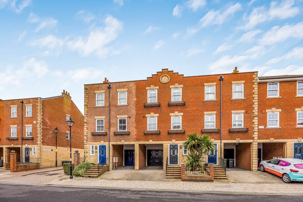 Main image of 3 bedroom Mid Terrace House for sale, White Hart Road, Portsmouth, Hampshire, PO1