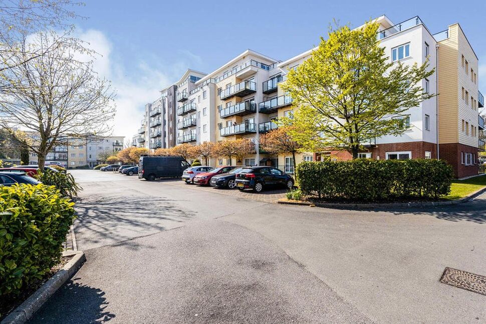 Main image of 2 bedroom Flat for sale, Gisors Road, Southsea, Hampshire, PO4