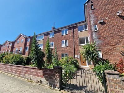 Ashburton Road, 2 bedroom Flat to rent, &pound;1,200 pcm
