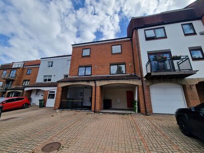 Ferry Road, 4 bedroom Mid Terrace House for sale, &pound;290,000
