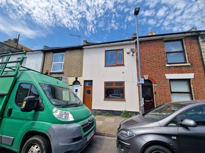 4 bedroom Mid Terrace House for sale