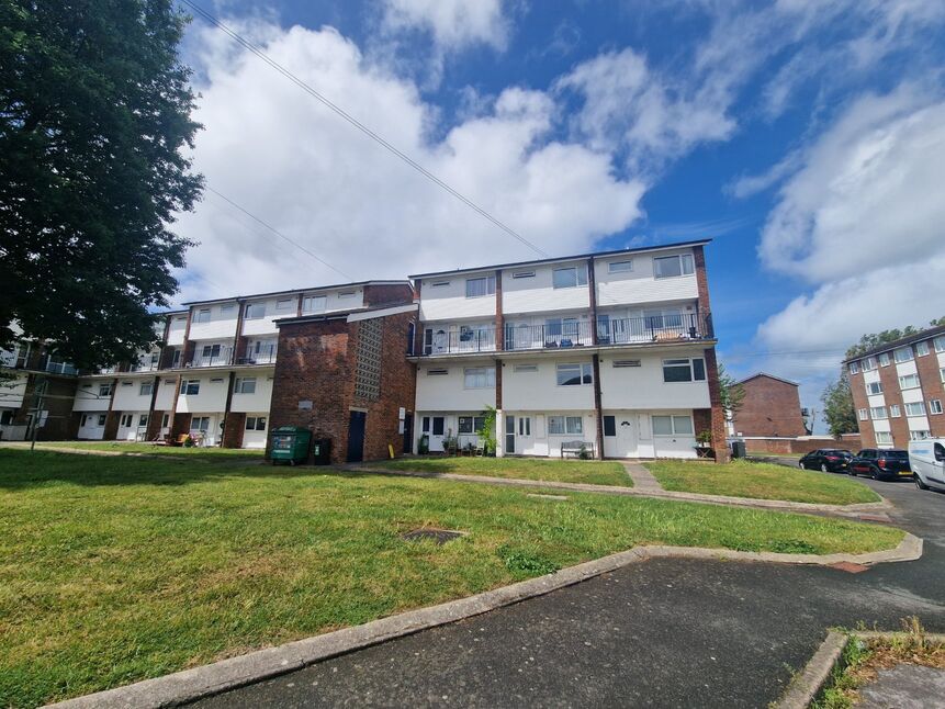 Main image of 3 bedroom Flat for sale, Lumsden Road, Southsea, Hampshire, PO4