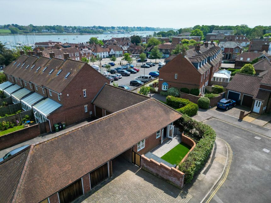 Main image of 2 bedroom End Terrace Bungalow to rent, Meadow Lane, Hamble, Hampshire, SO31