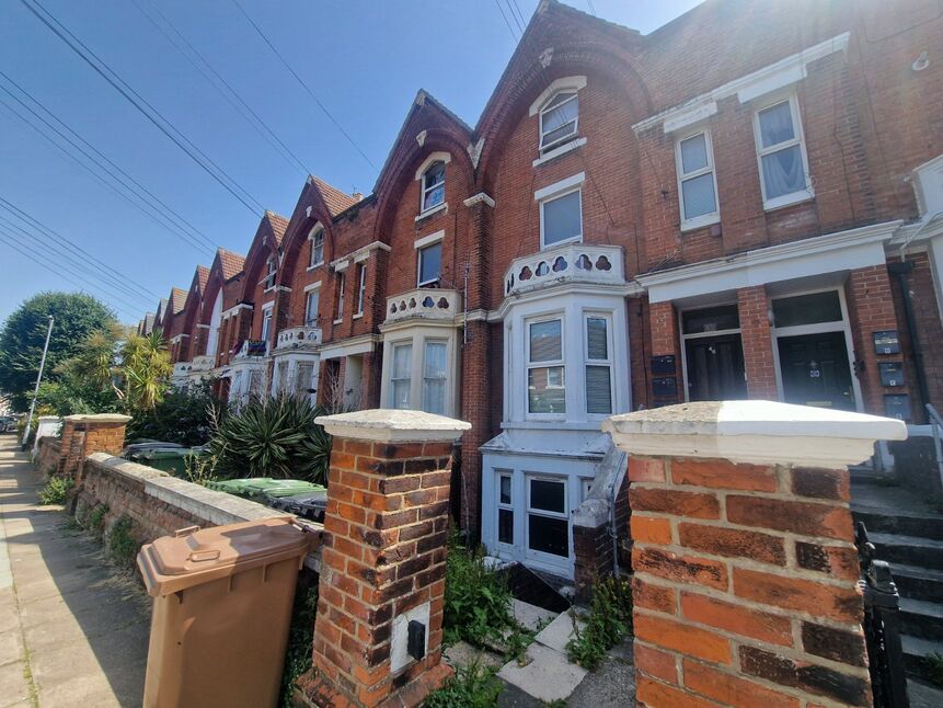 Main image of 1 bedroom Flat for sale, St. Andrews Road, Southsea, Hampshire, PO5