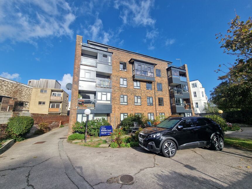 2 bedroom Flat for sale