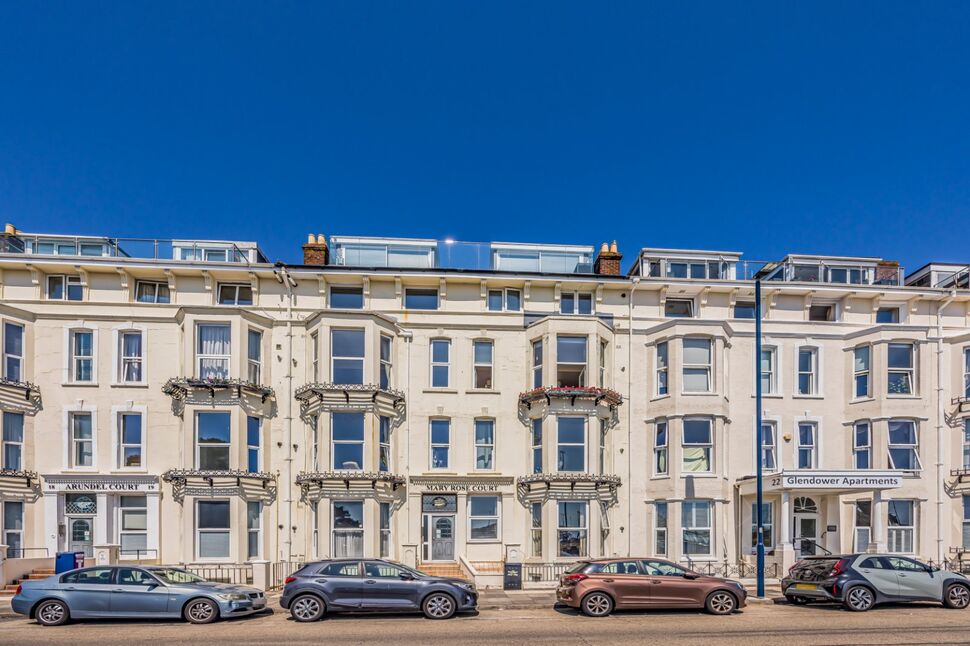 2 bedroom Flat for sale
