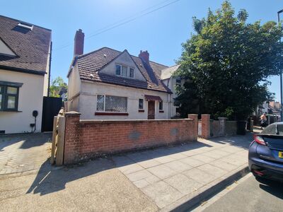 3 bedroom Mid Terrace House for sale