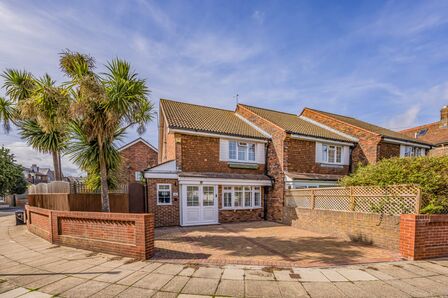 4 bedroom End Terrace House for sale