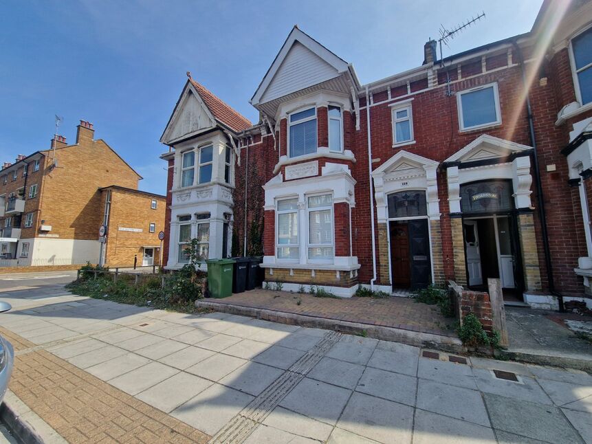 Main image of 3 bedroom Flat for sale, London Road, Portsmouth, Hampshire, PO2