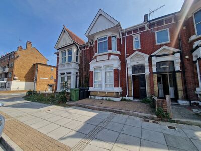 3 bedroom Flat for sale