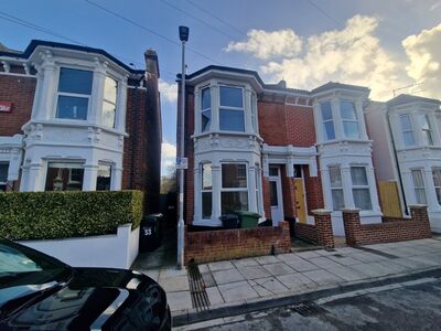Bristol Road, 1 bedroom Flat to rent, &pound;950 pcm