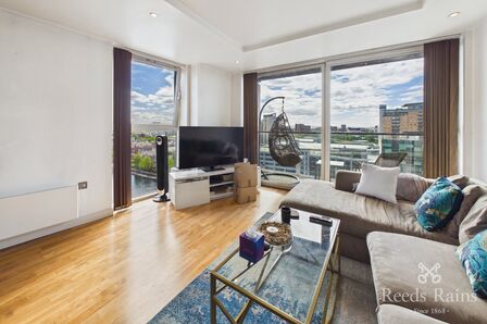 The Quays, 2 bedroom Flat to rent, &pound;1,300 pcm