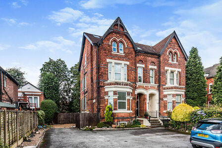 Seymour Grove, 2 bedroom  Flat to rent, £1,200 pcm