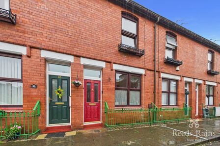 2 bedroom Mid Terrace House for sale