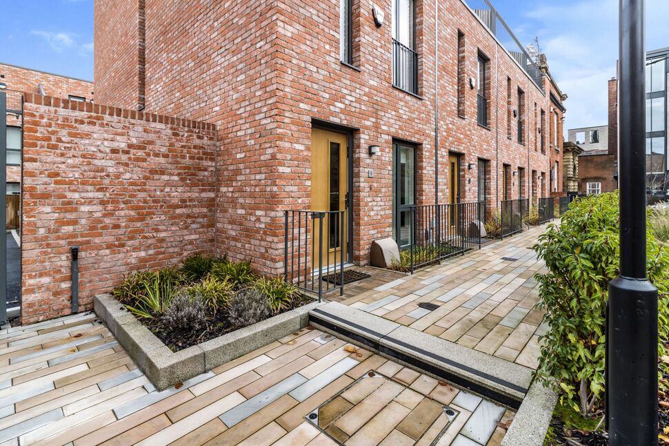 Main image of 3 bedroom House to rent, Sterling Avenue, Salford, Greater Manchester, M3