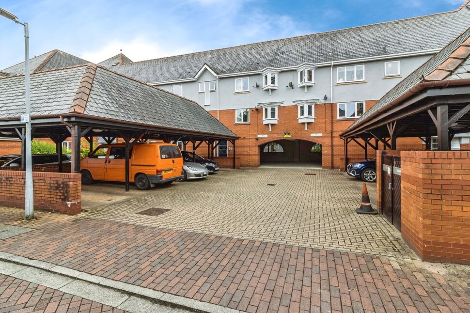 Main image of 2 bedroom  Flat for sale, Winnipeg Quay, Salford, Greater Manchester, M50