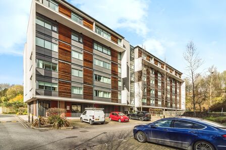 Broadway, 2 bedroom  Flat to rent, £1,100 pcm