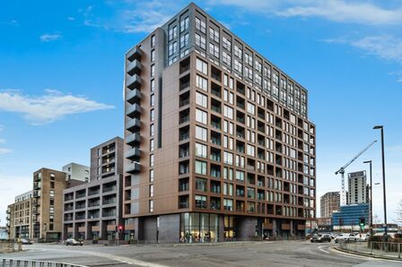 Oldfield Road, 2 bedroom  Flat to rent, £1,450 pcm
