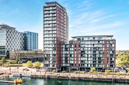 The Quays, 1 bedroom Flat to rent, &pound;1,100 pcm